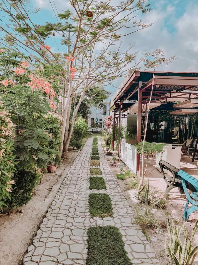 A Villas Resort & Restaurant Zamboanguita  Екстериор снимка