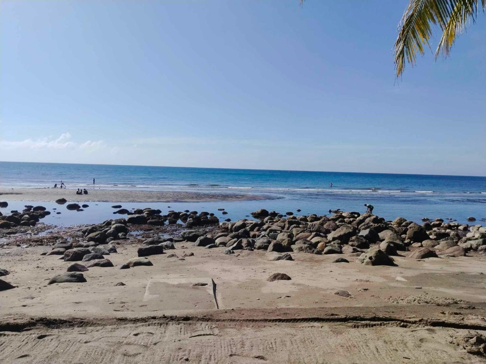 A Villas Resort & Restaurant Zamboanguita  Екстериор снимка